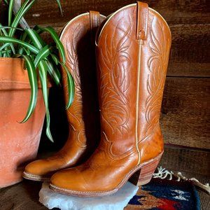 Beautiful Cognac Cowgirl Boots
